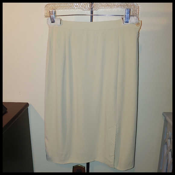 Giorgio Armani Vintage Cream Skirt, 10, 46 - Picture 2 of 6